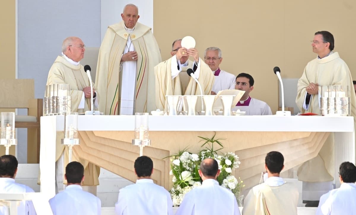 Misa final de la JMJ de Lisboa con el Papa Francisco y el cardenal Clemente