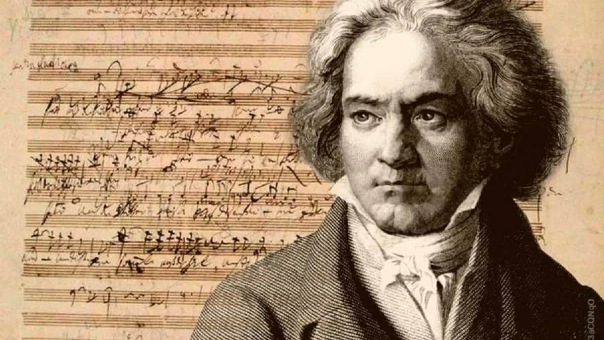 Beethoven y la partitura de la 9 Sinfonía, se celebra el bicentenario de esta obra y de su Missa Solemnis