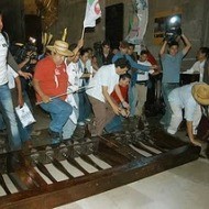 Vándalos en la catedral de México