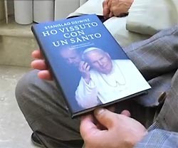 Fue el hombre más próximo a Juan Pablo II durante todo su pontificado.
