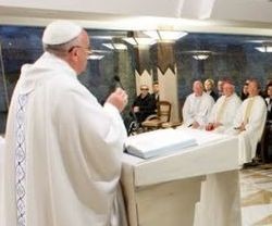 El Papa Francisco pide mantener firme la fe recibida por la Tradición