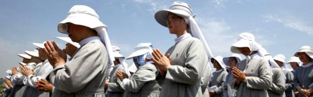 Monjas católicas coreanas en una oración por la paz junto a la peligrosa frontera con Corea del Norte