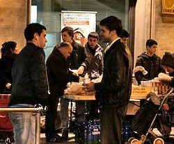 Cientos de personas sin techo se benefician en Barcelona de la actividad de los Jóvenes de San José. ¿Por qué no también en Madrid?