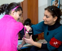 La Orden de Malta, a través de su ONG Malteser International, da comidas y asistencia médica a miles de niños refugiados en Irak