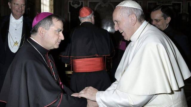 El cardenal Becciu renuncia como prefecto de las Causas de los Santos y a sus derechos cardenalicios