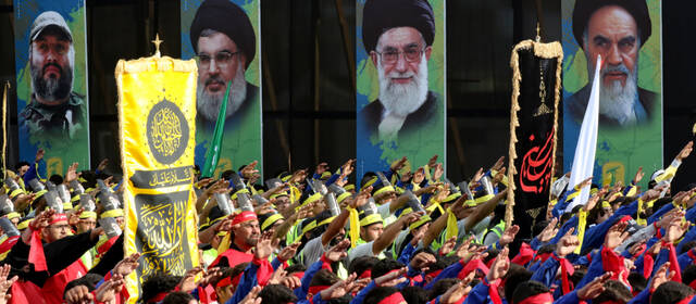Irán felicita por Navidad, pero persigue sin piedad