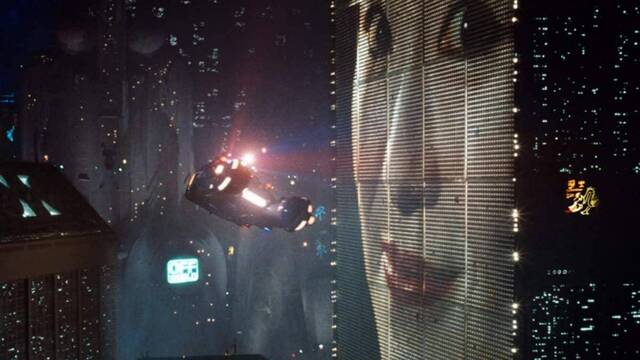 Una escena icónica del paisaje urbano en 'Blade Runner'.