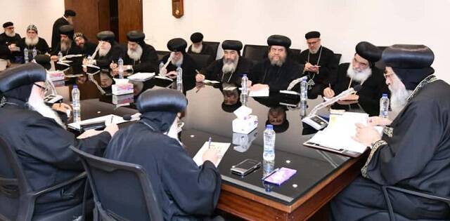 El Papa Tawadros II y sus obispos en el Sínodo Copto de marzo de 2024