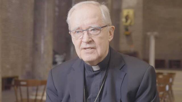 El cardenal Cordes, en una entrevista de 2021. Fue un personaje clave en el pontificado de Juan Pablo II.