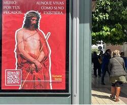 Campaña de la ACdP con Cristo como siervo sufriente, en las calles de Sevilla