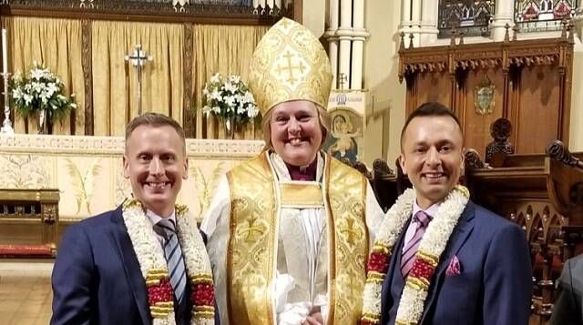 La obispesa Susan Bell celebra en Canadá la boda gay anglicana del obispo gay anglicano Kevin Robertson en 2018