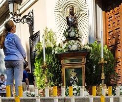 Ofrenda de Luz a la Virgen de Atocha en 2018, que ayudó a becas escolares en República Dominicana