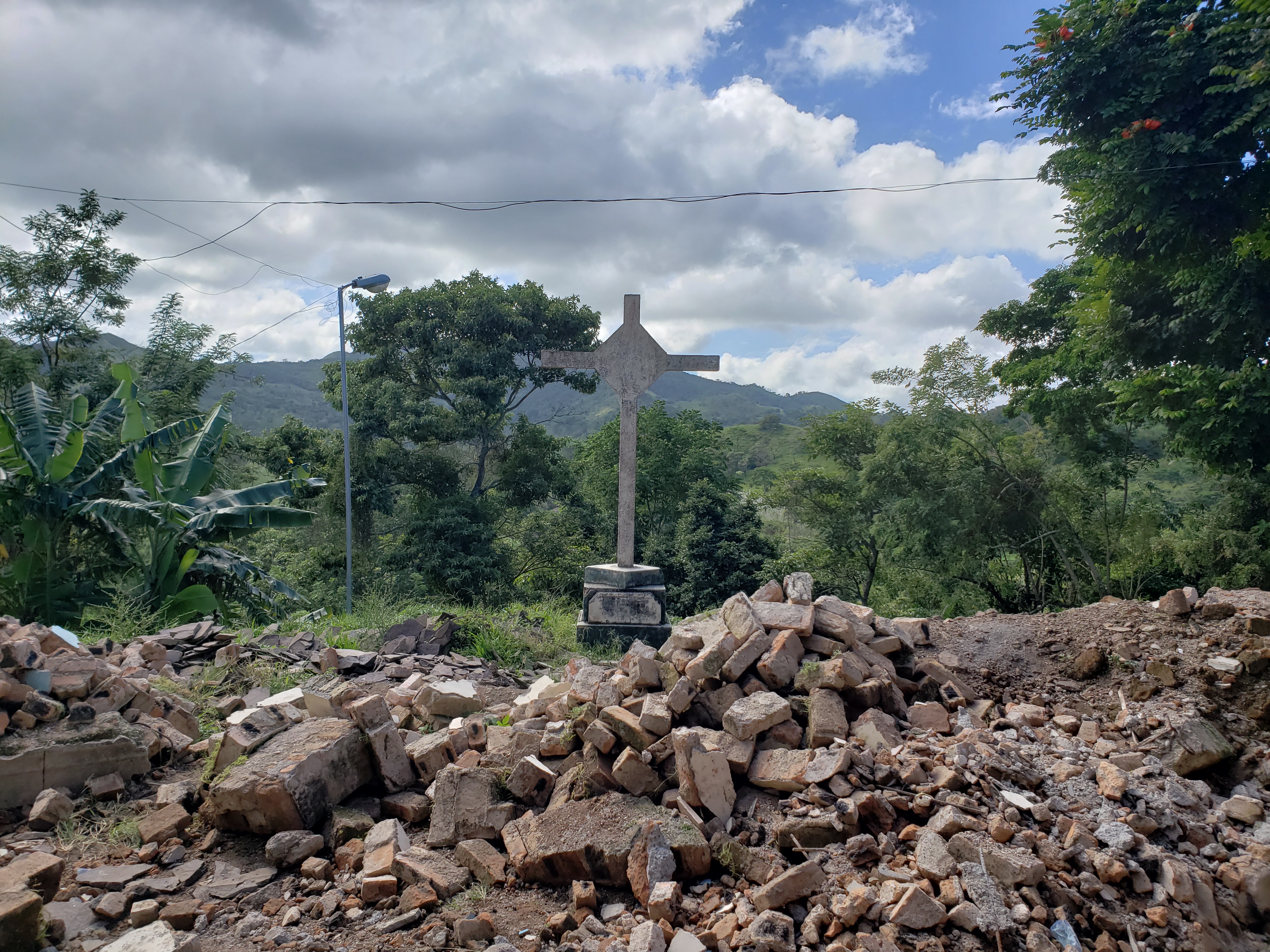 Restos_del_un_templo_derruido_en_Nicaragua