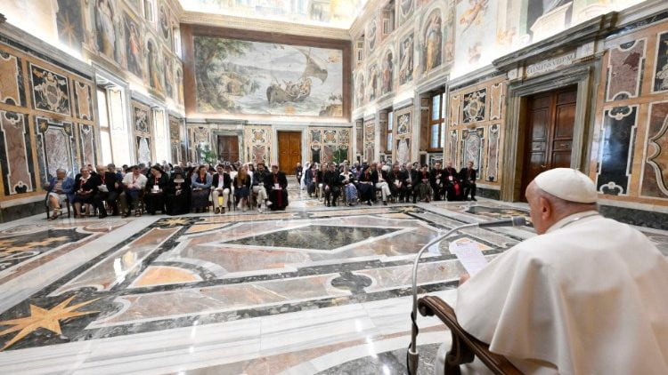 El Papa Francisco se dirige a los miembro del congreso Reparar lo Irreparable en Roma