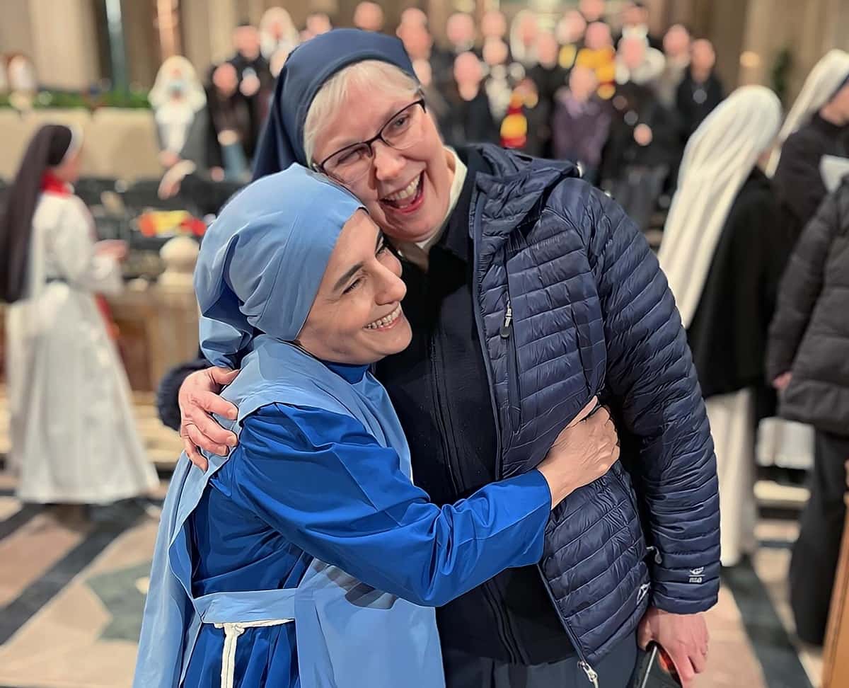 La hermana Julia Mary con su amiga la Madre OLga en un encuentro de religiosas de distintas congregaciones por la Candelaria en Washington