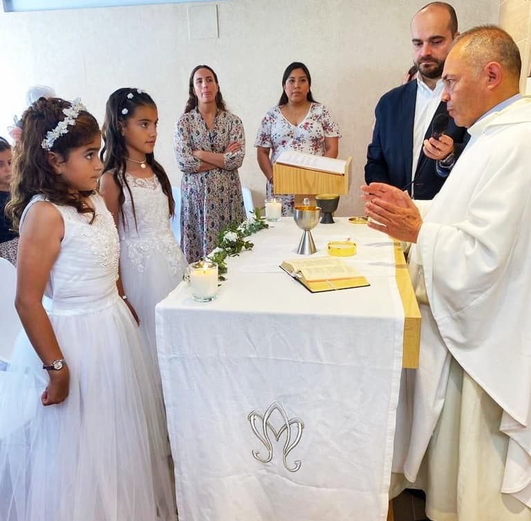 Niñas reciben sacramentos en la Casa Guadalupe. 