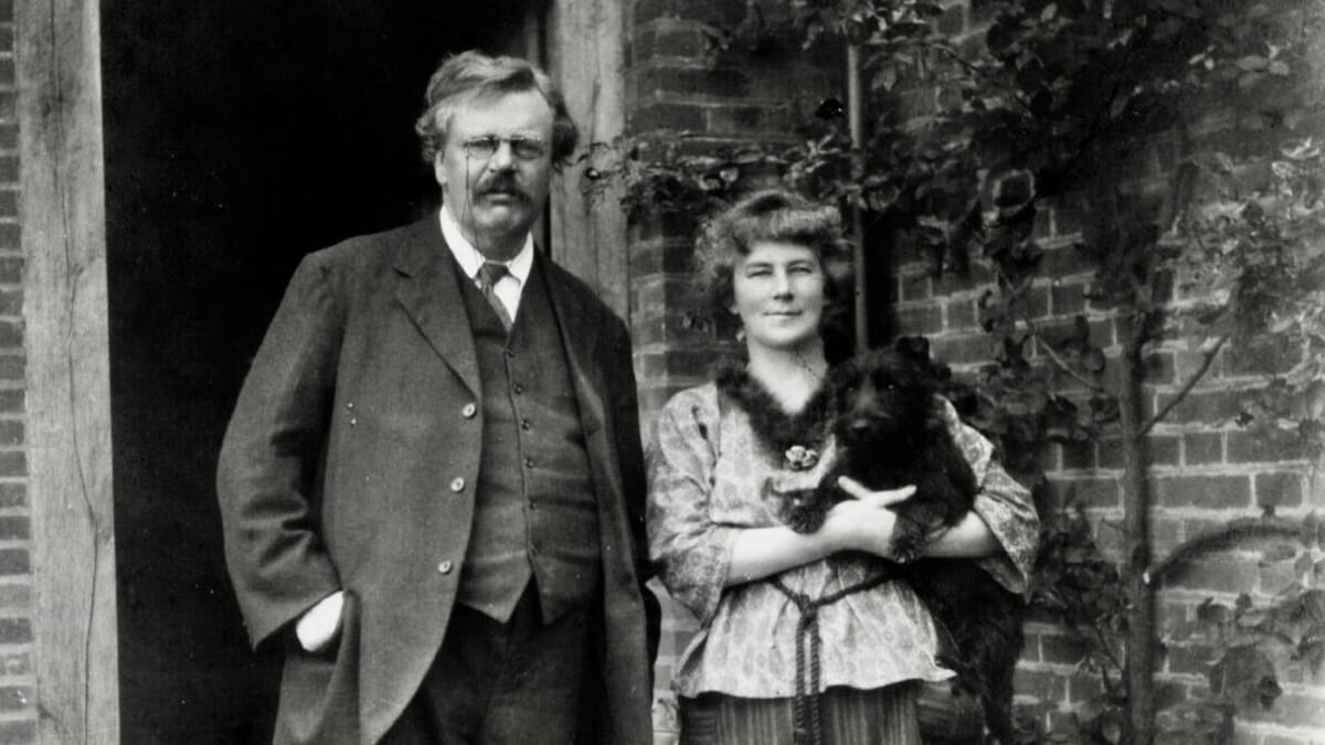 Se cumplen 150 años del nacimiento del genial escritor Chesterton: lo celebramos con 15 artículos
