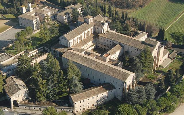 La abadía de Casamari, donde viven actualmente dieciséis monjes cistercienses.