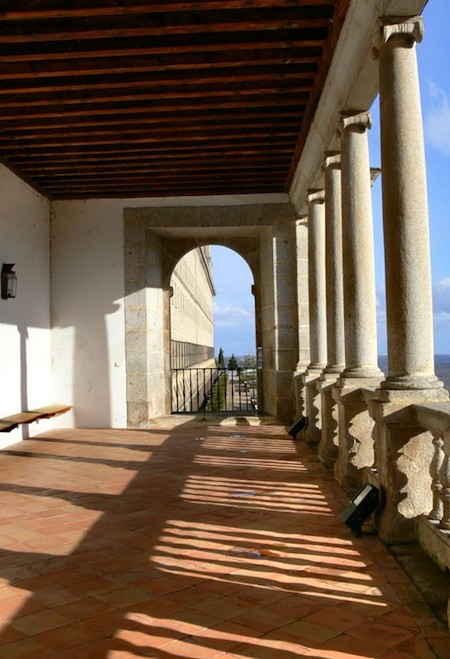 Galería de Convalecientes perteneciente a la zona del antiguo hospital y botica (Imagen cedida por J.L. del Valle, Director Real Biblioteca del Monasterio del Escorial).