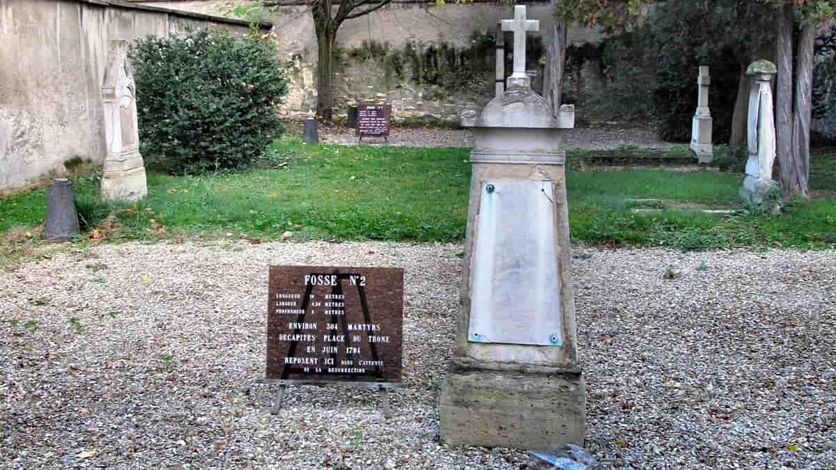 Fosa nº 2 en el Cementerio de Picpus, en París.