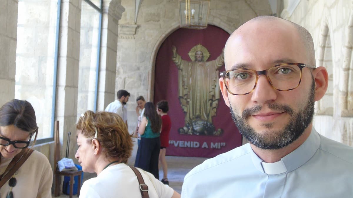 Juan Ignacio López, sacerdote de Toledo, y poeta, en el Observatorio de lo Invisible 2024, foto de T.Fedótova