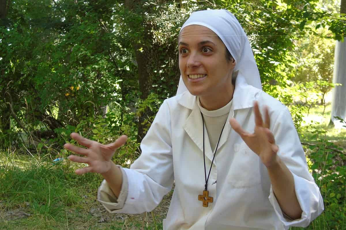 Explorar la fe y confiar en Dios tiene algo de aventura alocada, admite Sofía, joven religiosa agustina - foto de Tatiana Fedótova