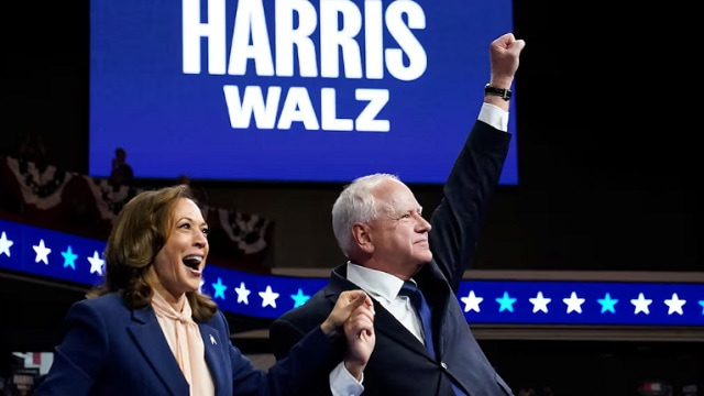 Kamala Harris y Tim Walz en su primer mitin juntos como pareja de candidatos