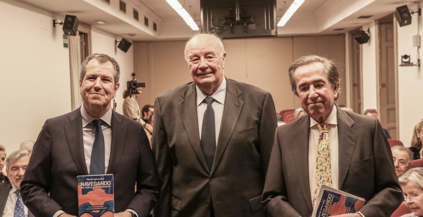 Manuel López-López, en el centro, con Enrique Rojas (derecha) y Álex Rosal (izquierda).