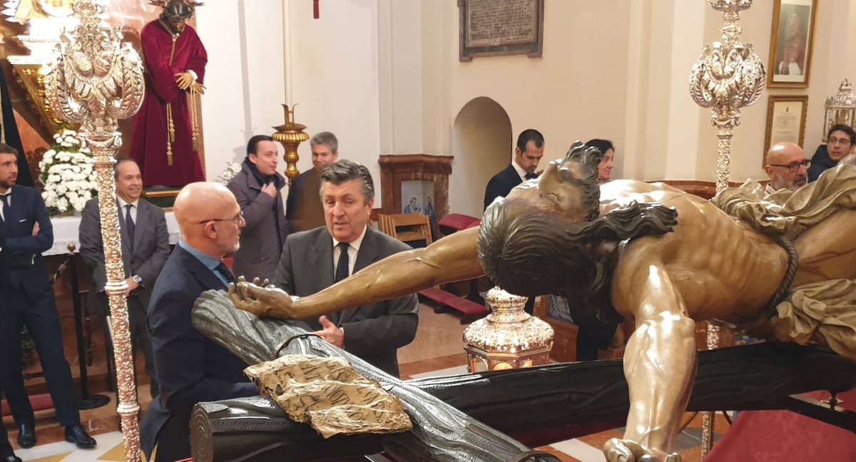 Luis de la Fuente durante su visita al Cristo de la Expiración.