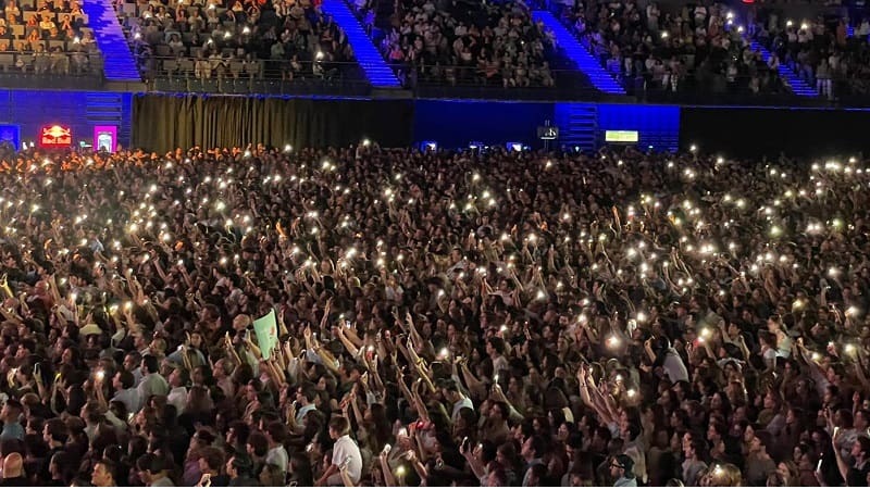 Encienden luces de móviles en el concierto de Hakuna en el Wizink Center