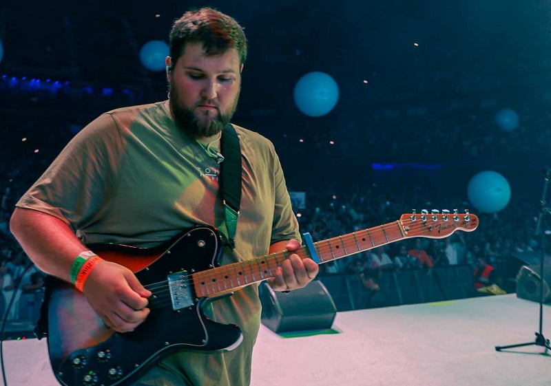 Guitarrista en el escenario de Hakuna en el Wizink Center de Madrid