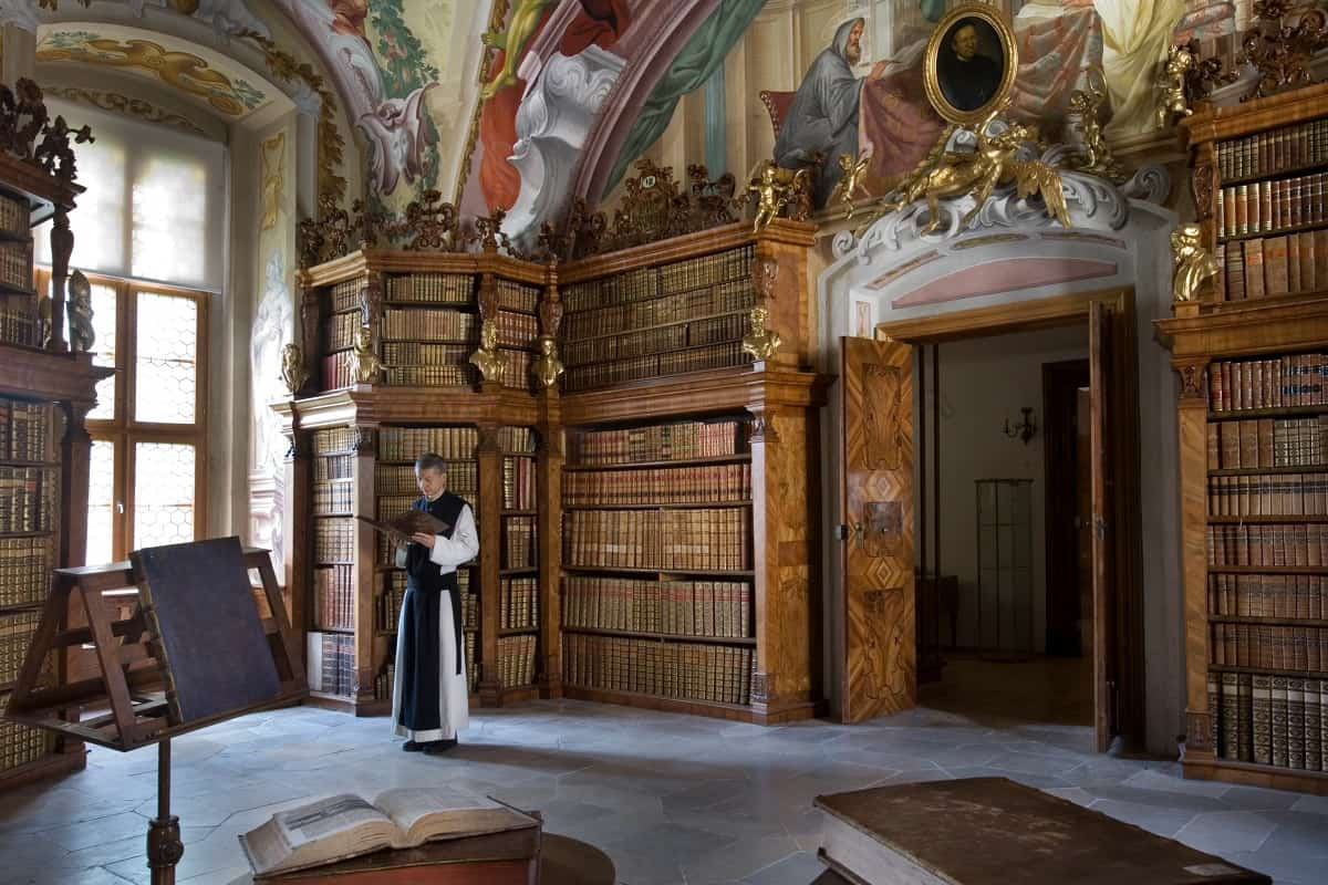 La impresionante biblioteca histórica de Heiligenkreuz