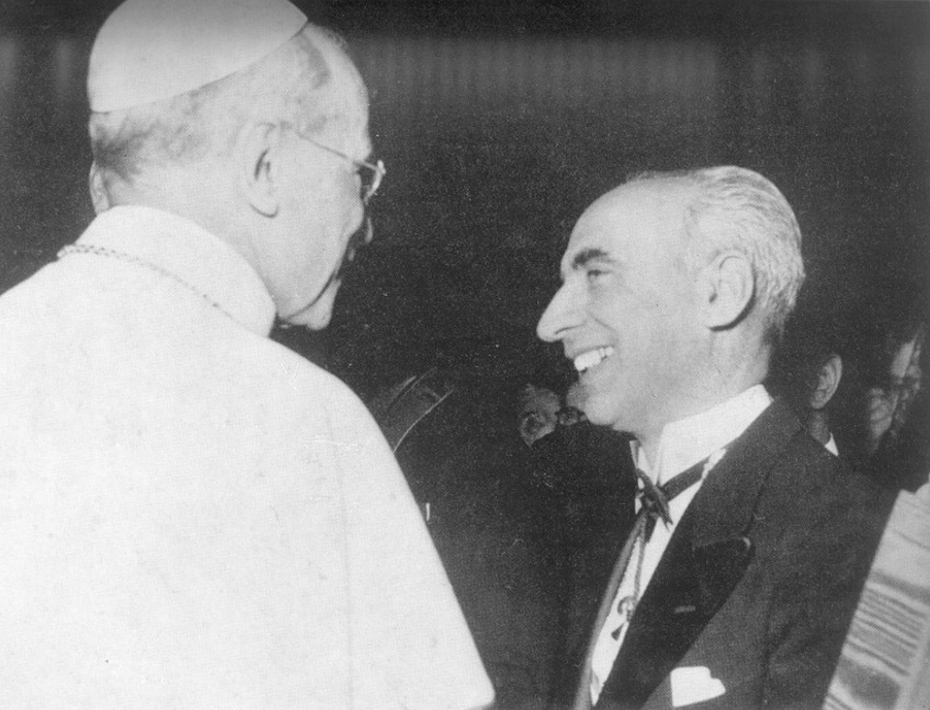 Miembro de la Pontificia Academia de Ciencias, en la foto está con Pío XII: fue el primer miembro del Opus Dei recibido por un Papa.