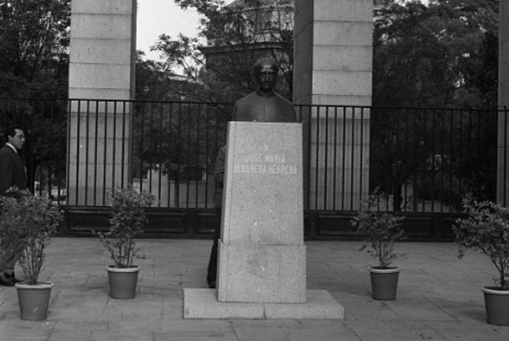 Busto de Albareda recién inaugurado en 1968.