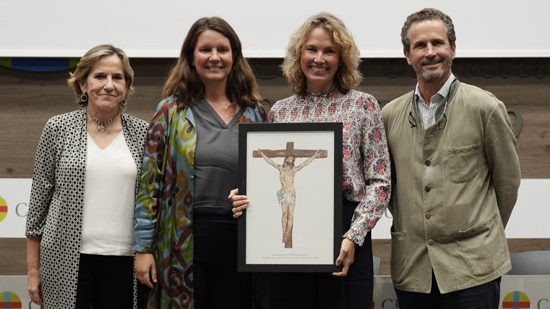 Teresa Parladé, Mónica Artacho y Alejandra Salinas de Contemplare, en los Premios ReligionEnLibertad, con Gonzalo Alvear