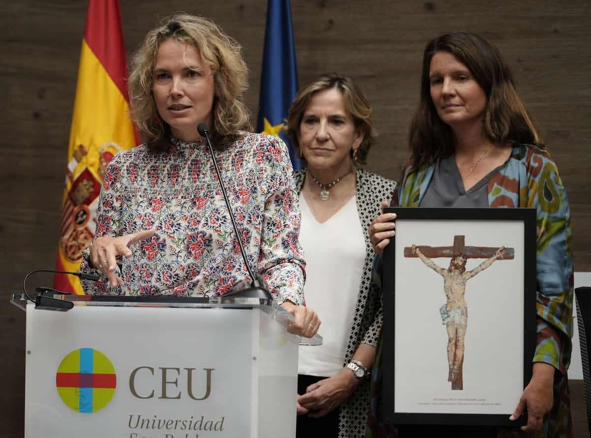 Teresa Parladé, Mónica Artacho y Alejandra Salinas de Contemplare, en los Premios ReligionEnLibertad