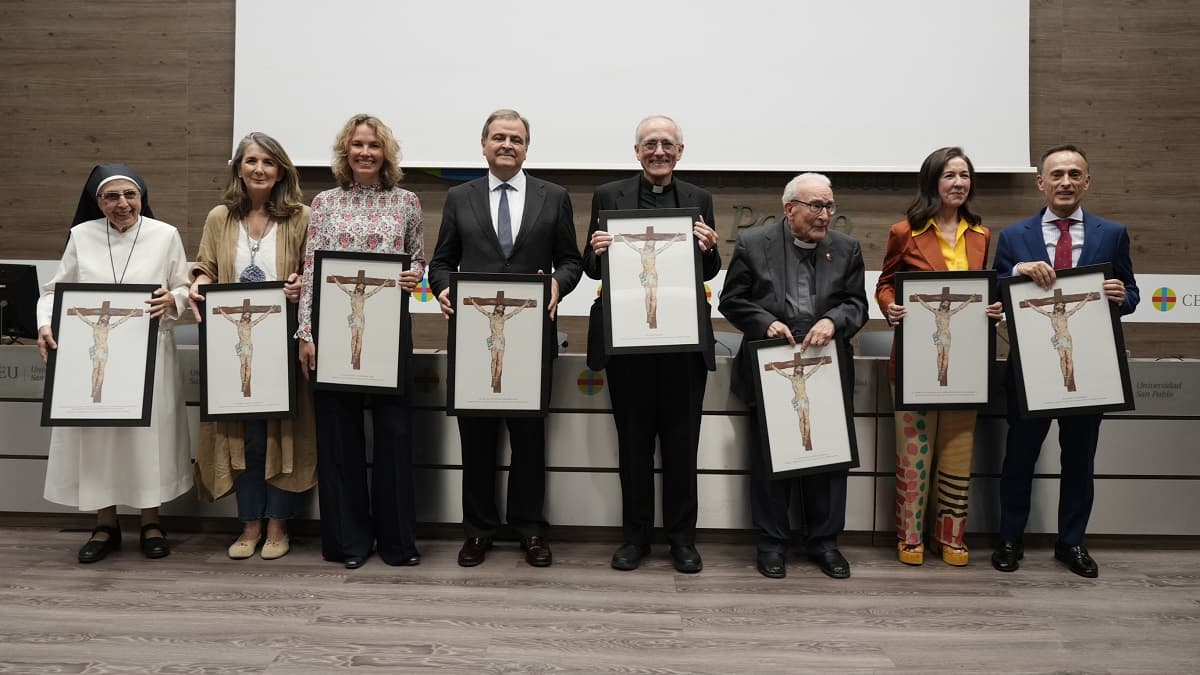 Los galardonados con los Premios ReligionEnLibertad 2024 posan