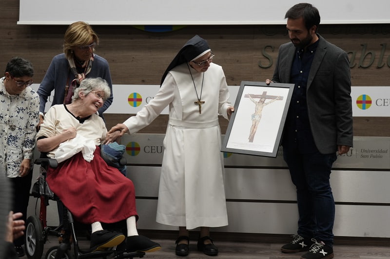 Juan Cadarso entrega el Premio ReligionEnLibertad al Cottolengo del Padre Alegre y sus religiosas