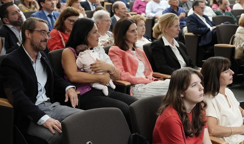 Asistentes de todas las edades en la entrega de los Premios Religion En Libertad de 2024