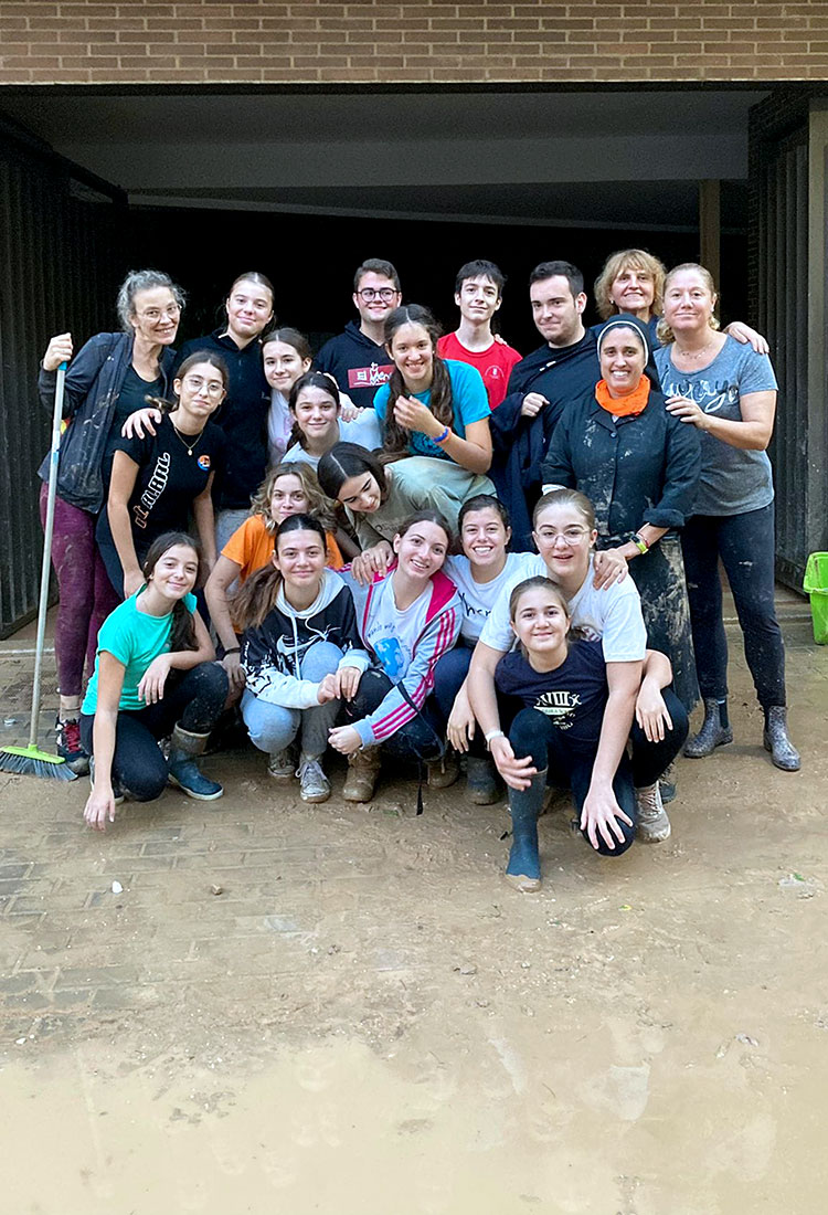 Voluntarios ayudaron en limpieza de parroquias en Albal
