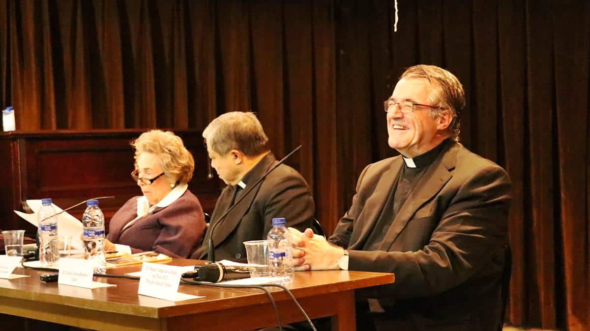 De izquierda a derecha en la foto, Asunción Aguirrezábal, Bernardito Auza y Pablo Cervera.