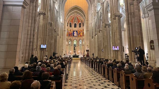 Interior de la catedral de la Almudena durante la celebración. Foto: Infomadrid.