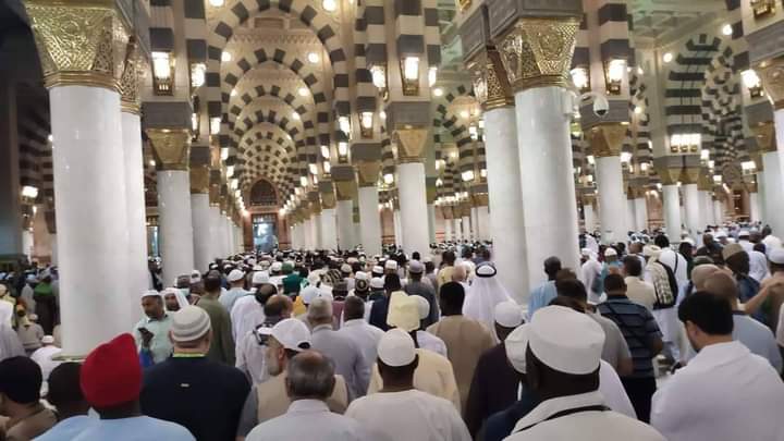 Peregrinos de Chad en la Mezquita del Profeta en Medina, haciendo el Hach en 2022