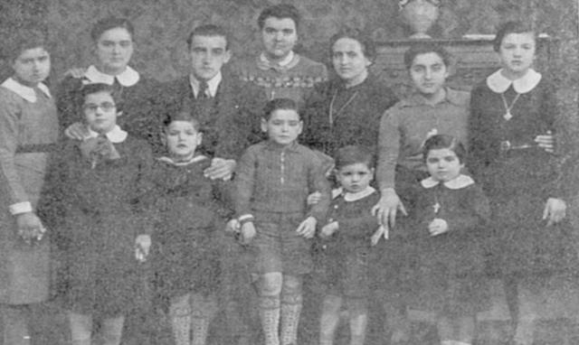 El beato mártir Antonio Tort con su numerosa familia, era miembro de Adoración Nocturna