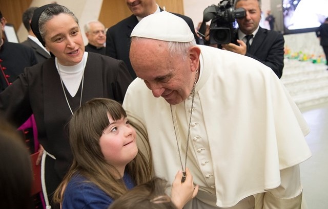 Sor Verónica Donatello realiza su labor pastoral con personas con discapacidad.