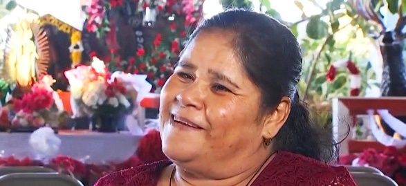 Carmen Lugo, devota de la Virgen de Guadalupe y agradecida por su intervención.