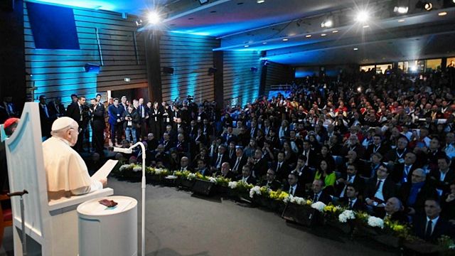 Francisco, ante los asistentes al congreso sobre religiosidad popular. Foto: Vatican Media.