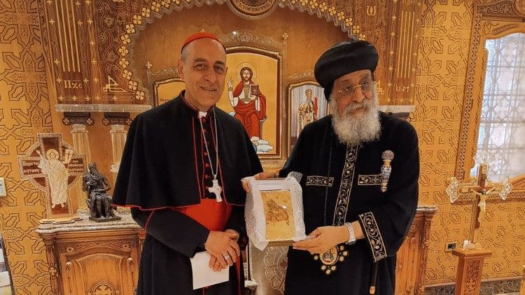 El cardenal Fernández en mayo en Egipto con el Papa copto Tawadros