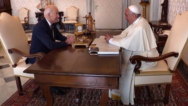 Biden con el Papa Francisco.