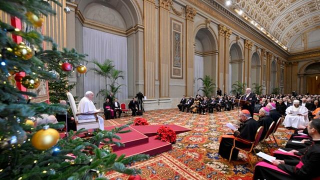 El momento inicial del acto, con las palabras del decano del cuerpo diplomático vaticano, el embajador chipriota Georges Poulides, en el cargo desde 2003.